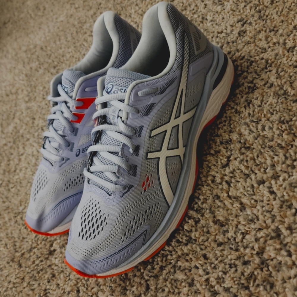 ASICS GT-2000 7 - Size 10
